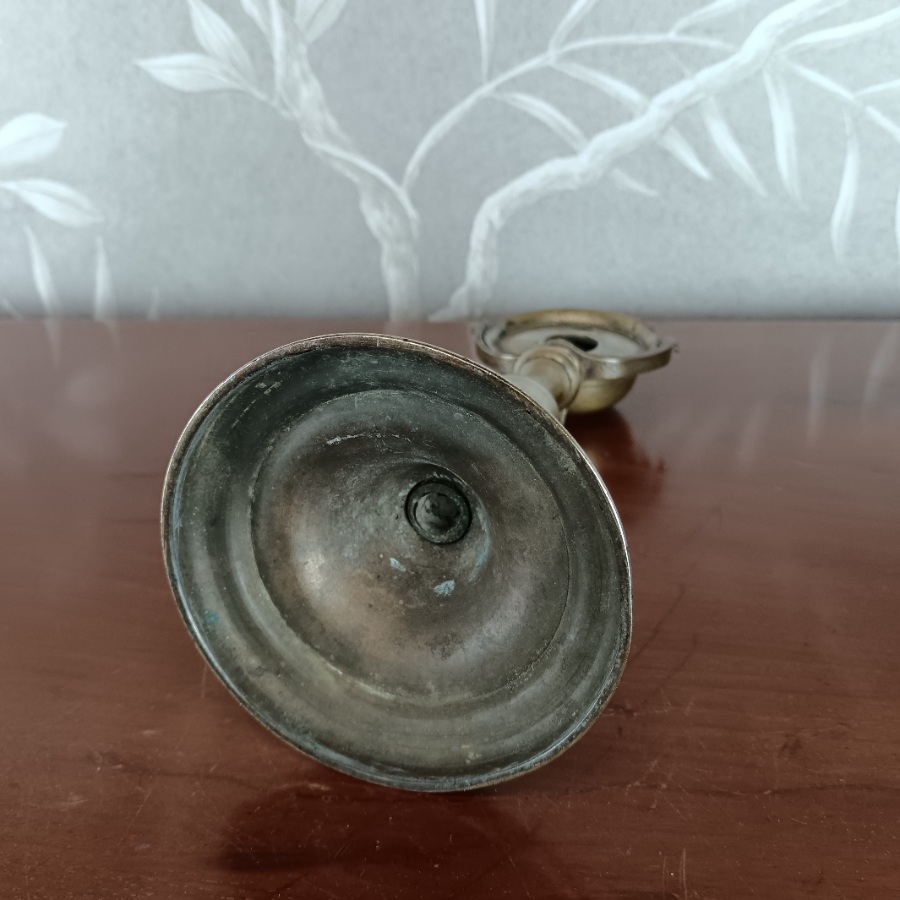  antique brass oil lamp with a gimbaled (swiveling) bowl (3).jpg